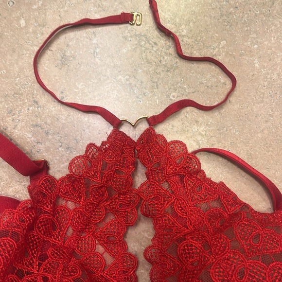 NWT Victoria’s Secret Hearts Lace Red Sheer Bra 34DD - Picture 2 of 7
